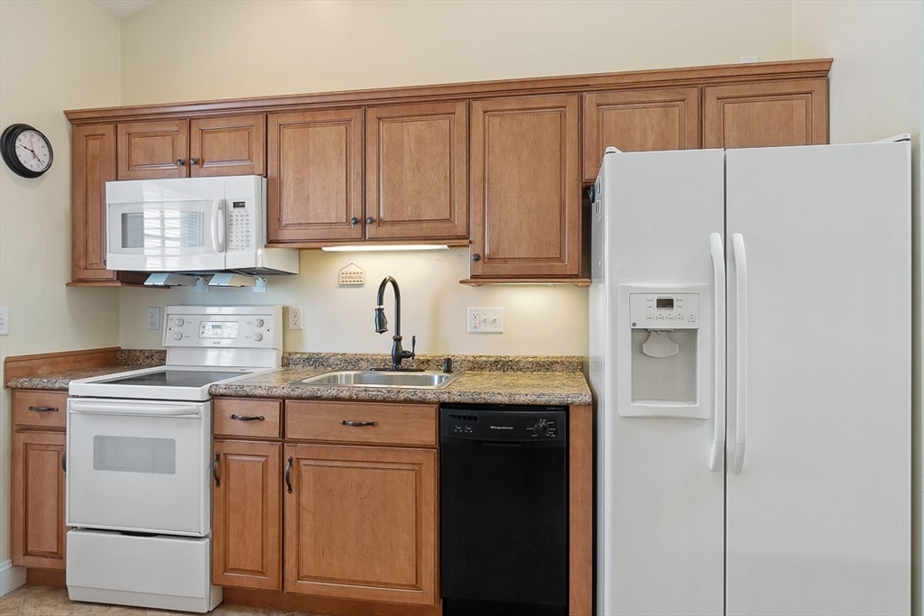 1 bed, 1 bath apartment for rent at 7 Charles Pl Unit A, Pepperell — photo 4 of 20