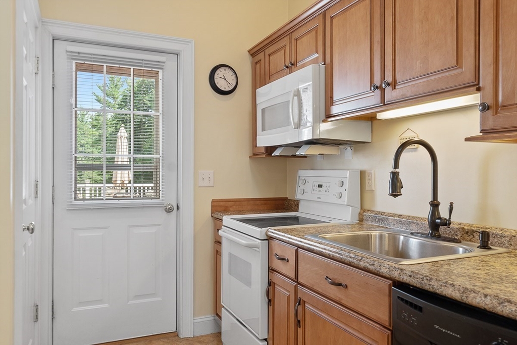 1 bed, 1 bath apartment for rent at 7 Charles Pl Unit A, Pepperell — photo 5 of 20
