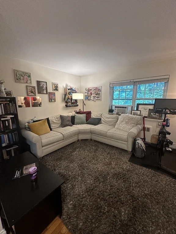 2 bed, 1 bath apartment for rent at 7 Charlesbank Rd Unit 2, Newton — photo 6 of 13