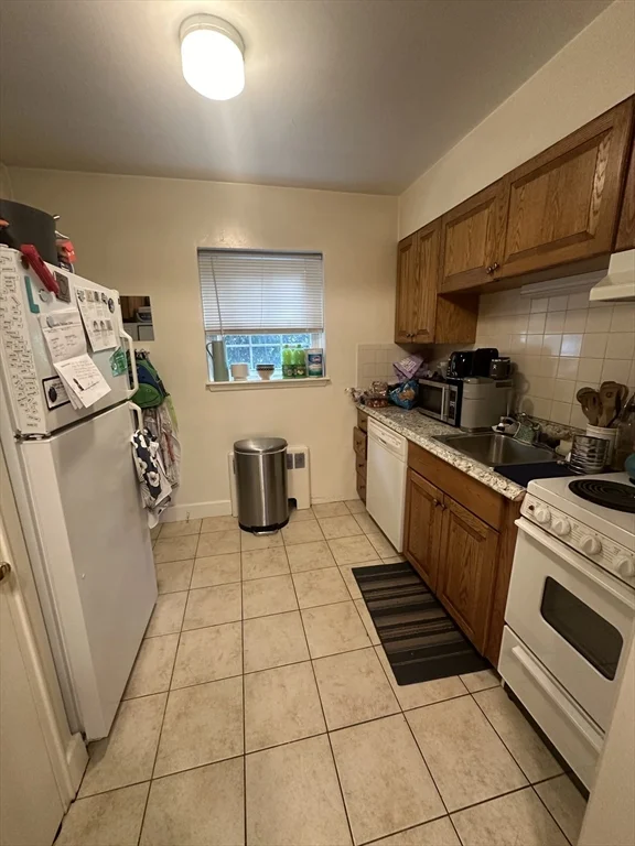 2 bed, 1 bath apartment for rent at 7 Charlesbank Rd Unit 2, Newton