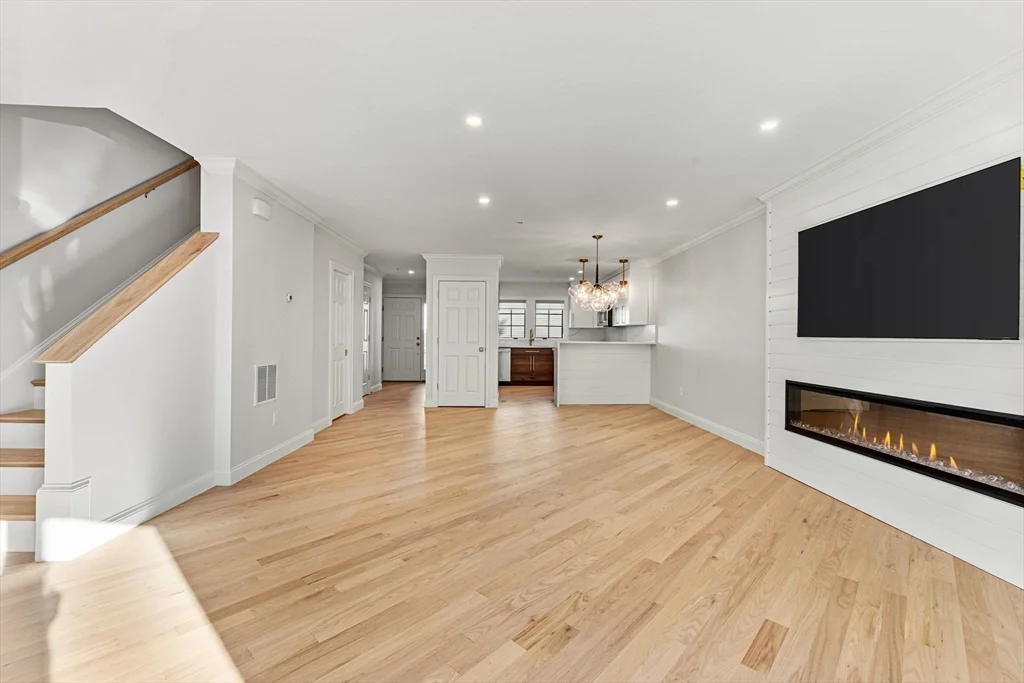 3 bed, 3 bath apartment for rent at 7 Chatham St Unit 7A, Watertown — photo 1 of 23