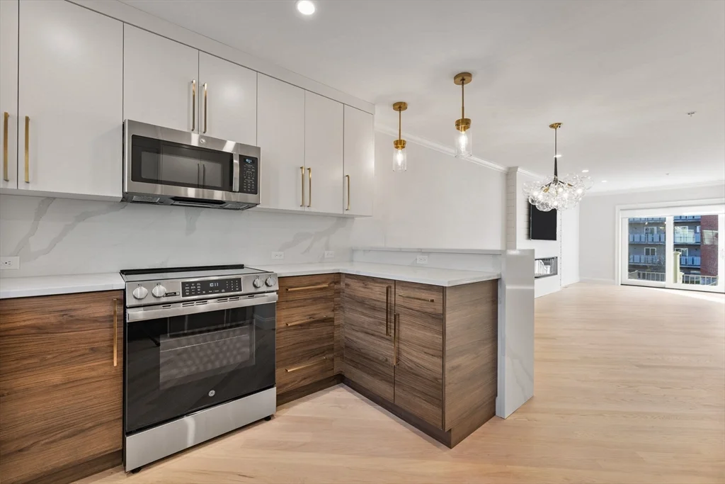 3 bed, 3 bath apartment for rent at 7 Chatham St Unit 7A, Watertown — photo 5 of 23