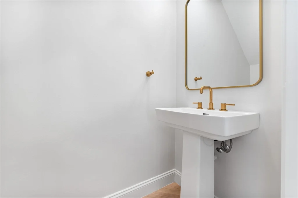 3 bed, 3 bath apartment for rent at 7 Chatham St Unit 7A, Watertown — photo 6 of 23