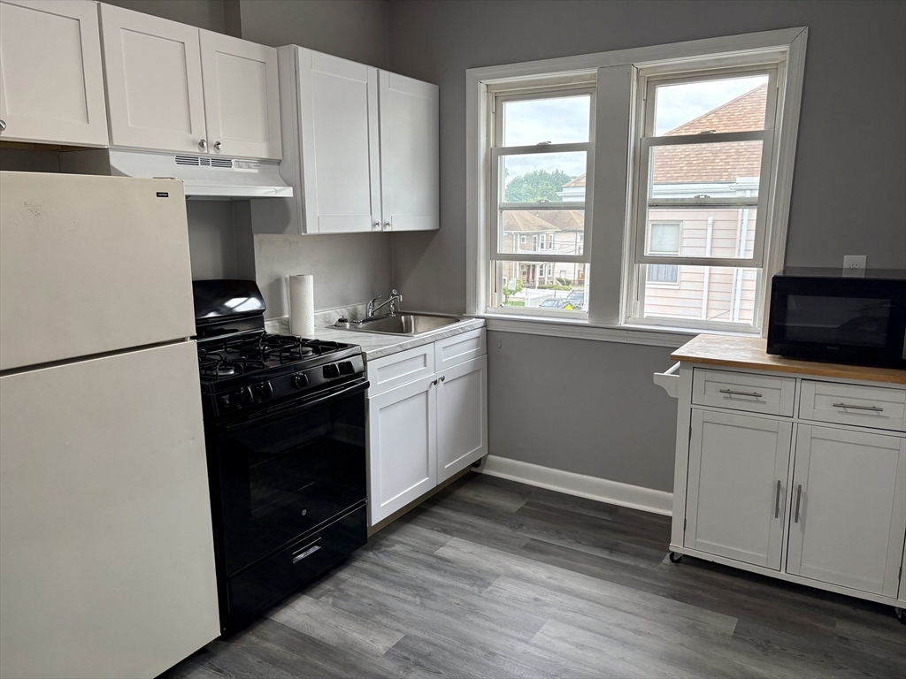 2 bed, 1 bath apartment for rent at 7 Chauncey Unit B, Watertown — photo 1 of 11