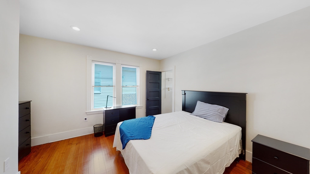 7 bed, 3 bath apartment for rent at 7 Chester Ave Unit 2, Waltham — photo 3 of 21