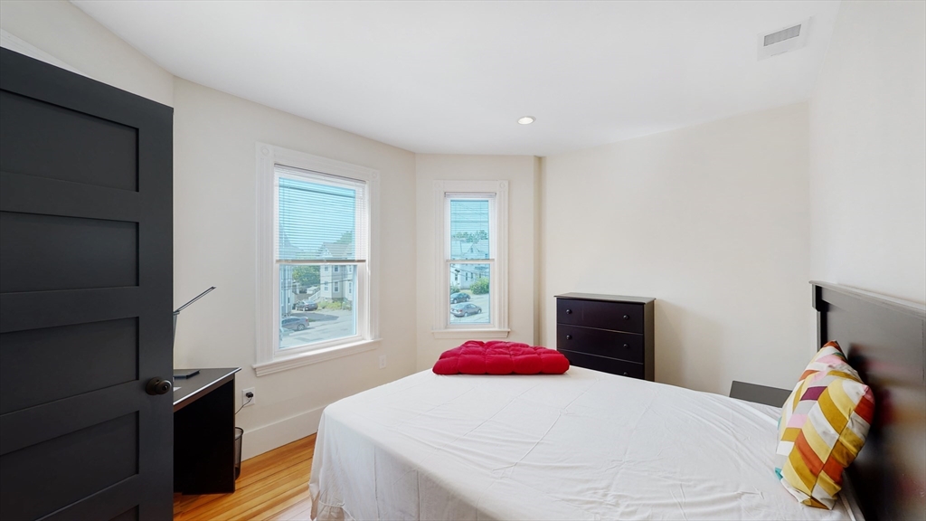 7 bed, 3 bath apartment for rent at 7 Chester Ave Unit 2, Waltham — photo 5 of 21