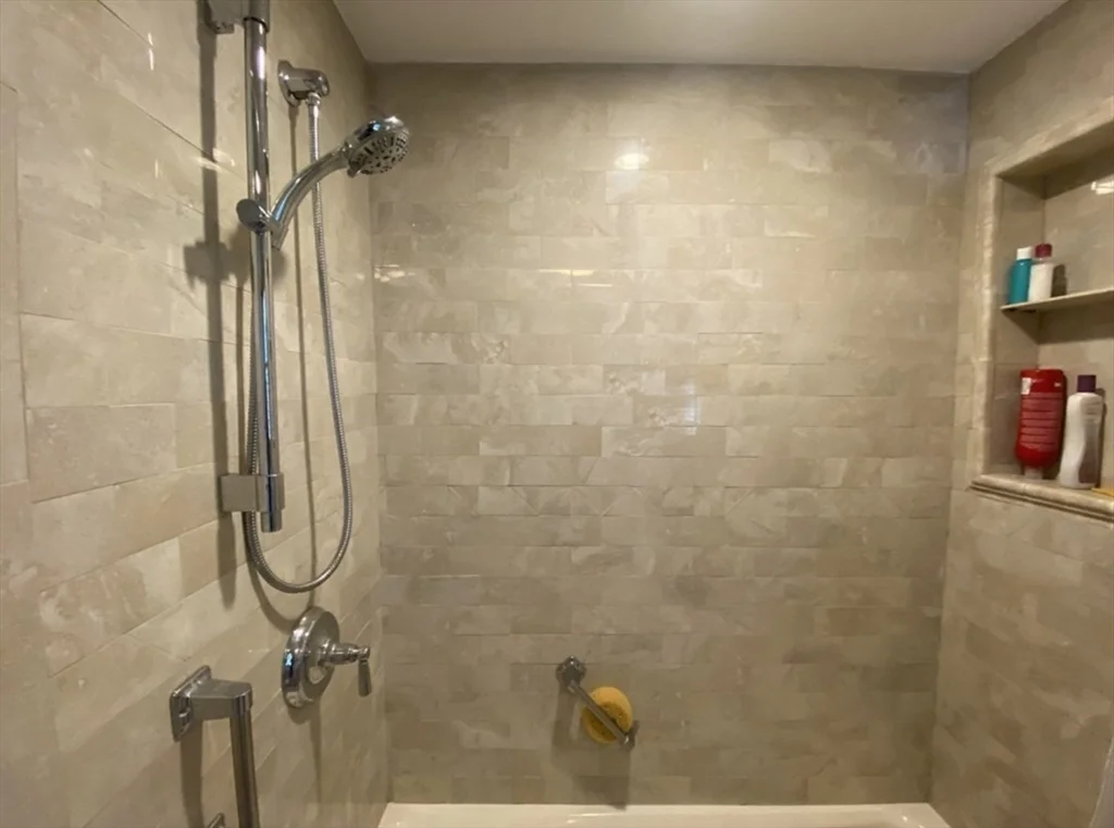 3 bed, 2 bath apartment for rent at 7 Cleveland Rd, Peabody — photo 9 of 23