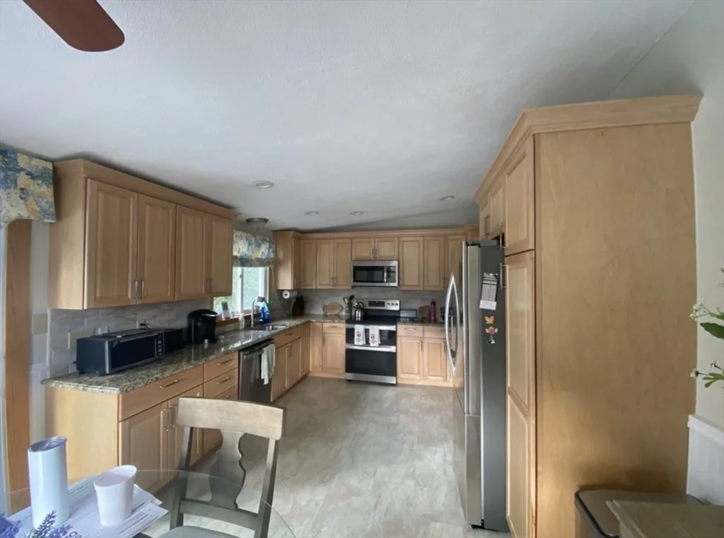 3 bed, 2 bath apartment for rent at 7 Cleveland Rd, Peabody — photo 3 of 23