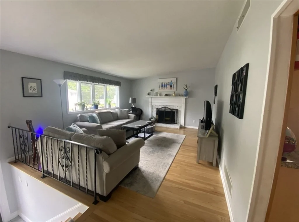 3 bed, 2 bath apartment for rent at 7 Cleveland Rd, Peabody — photo 5 of 23