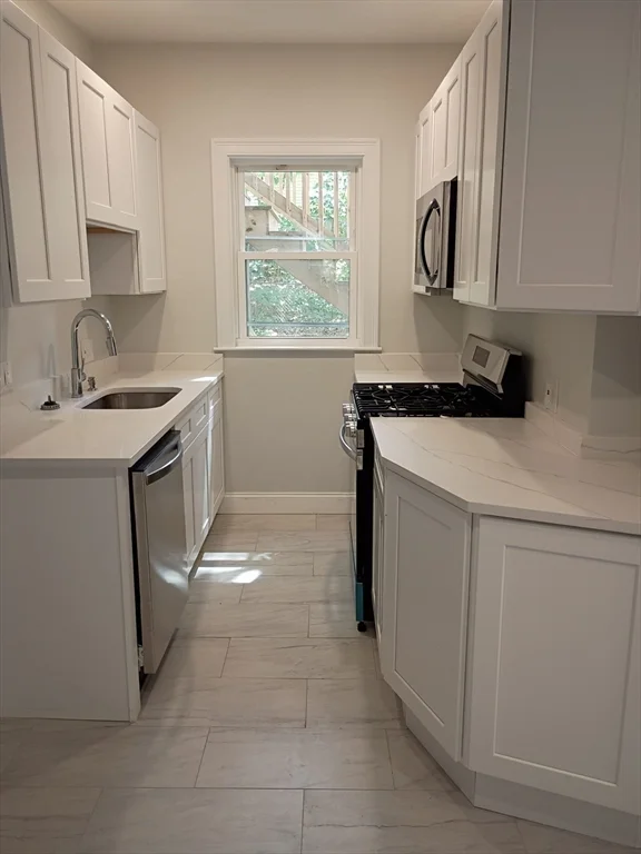 3 bed, 1 bath apartment for rent at 7 Cliff St Unit 1, Attleboro — photo 3 of 8