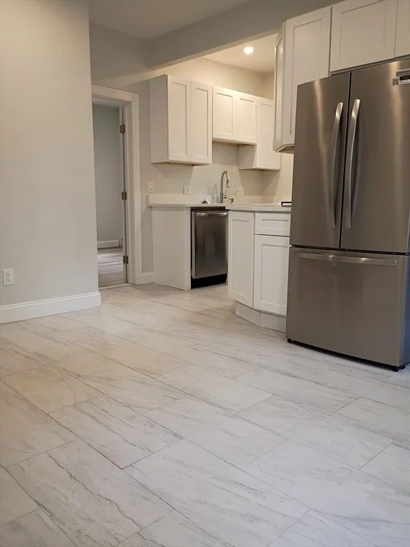 3 bed, 1 bath apartment for rent at 7 Cliff St Unit 1, Attleboro — photo 2 of 8