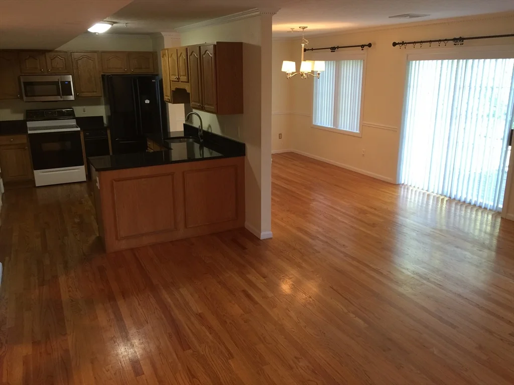 2 bed, 2 bath apartment for rent at 7 Conant Rd Unit 11, Winchester — photo 4 of 36