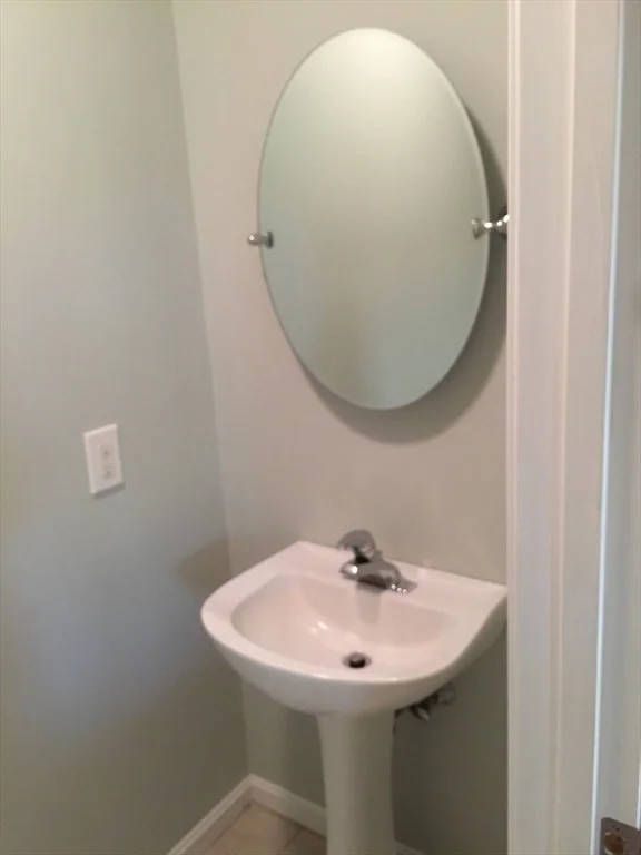 2 bed, 2 bath apartment for rent at 7 Conant Rd Unit 11, Winchester — photo 5 of 36