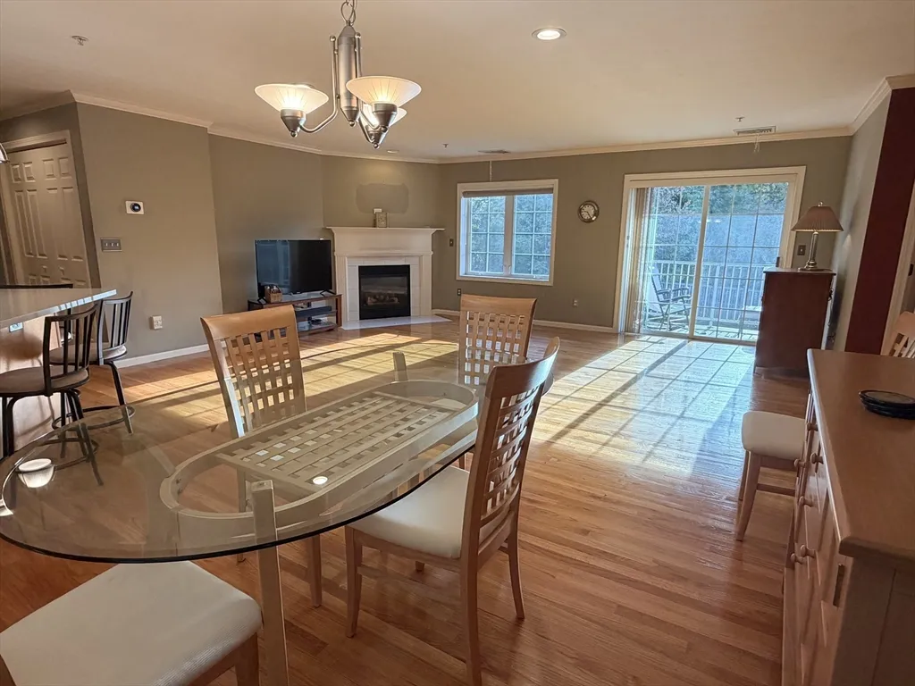 2 bed, 2 bath apartment for rent at 7 Conant Rd Unit 21, Winchester — photo 4 of 27