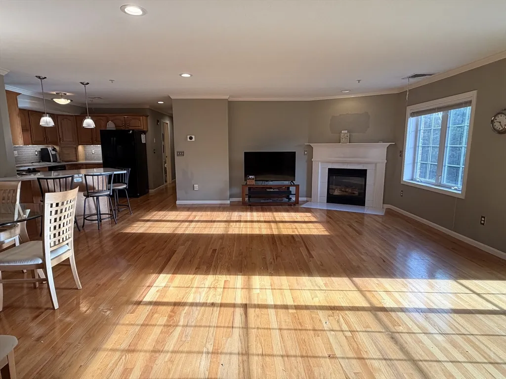 2 bed, 2 bath apartment for rent at 7 Conant Rd Unit 21, Winchester — photo 3 of 27