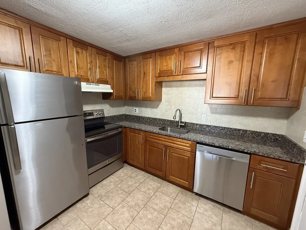 2 bed, 1 bath apartment for rent at 7 Cottage St Unit 5, Mansfield — photo 3 of 10