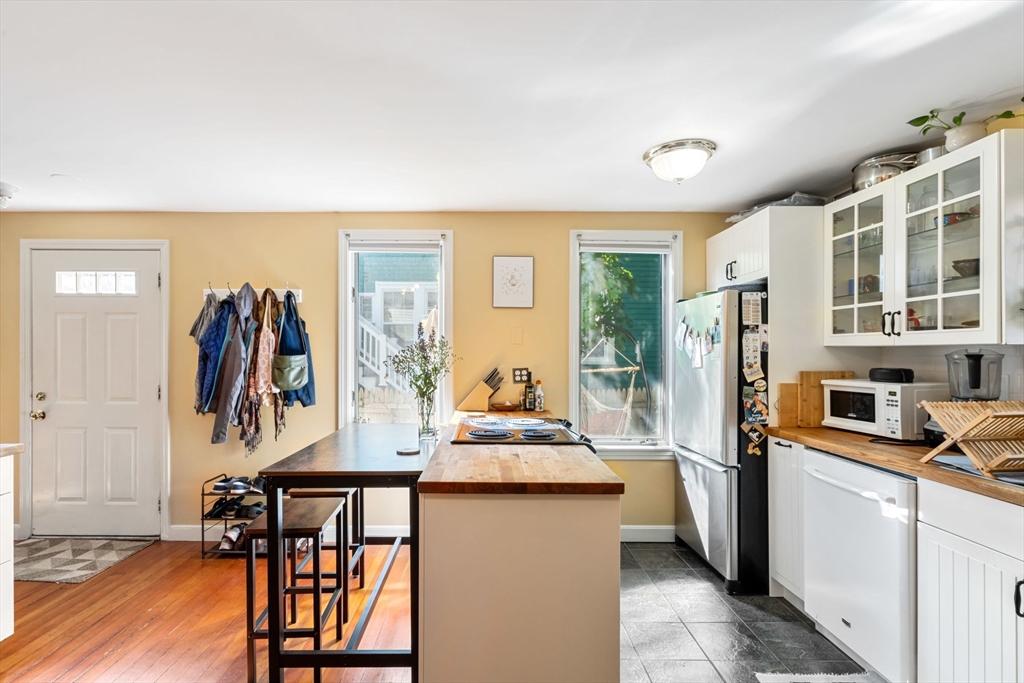 1 bed, 1 bath apartment for rent at 7 Cottage St Unit 7, Cambridgeport — photo 8 of 19