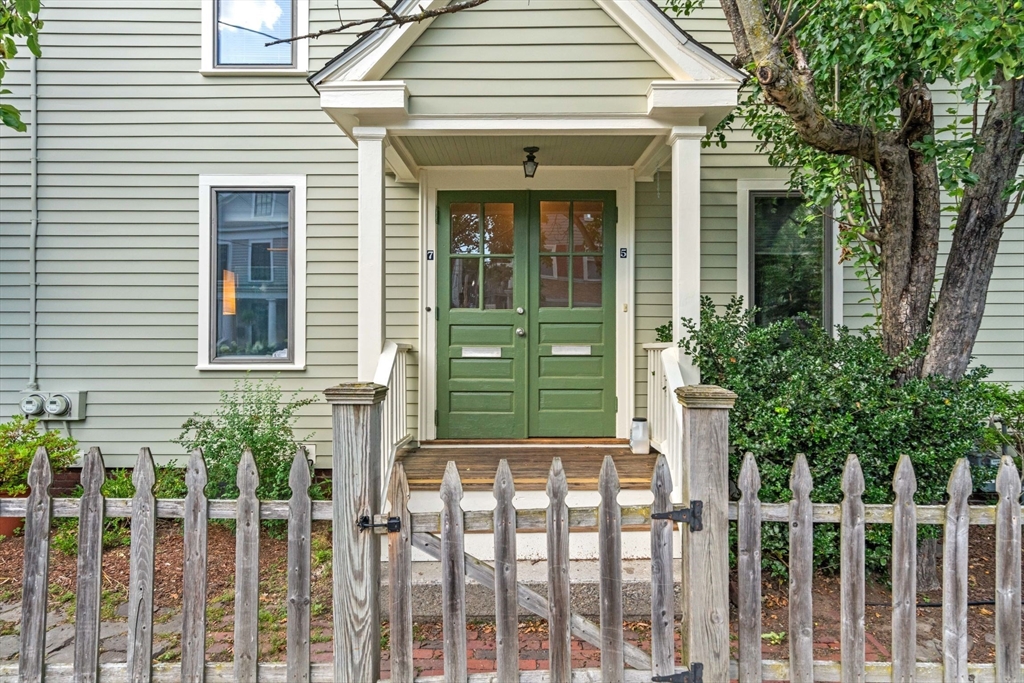 1 bed, 1 bath apartment for rent at 7 Cottage St Unit 7, Cambridgeport — photo 1 of 19