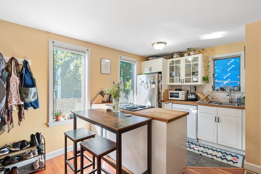 1 bed, 1 bath apartment for rent at 7 Cottage St Unit 7, Cambridgeport — photo 7 of 19