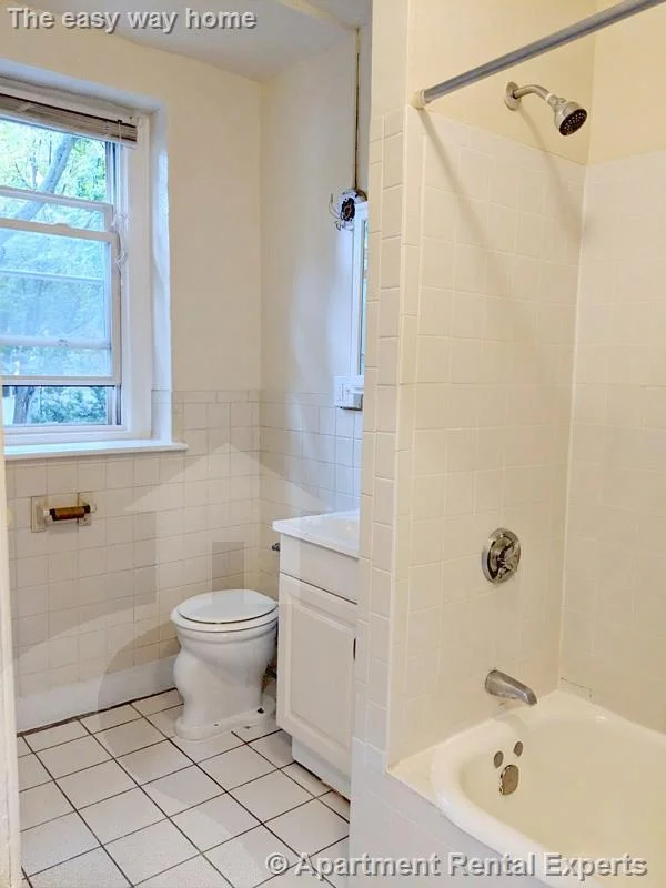 1 bed, 1 bath apartment for rent at 7 Craigie Cir Unit 2, Harvard Square — photo 9 of 14