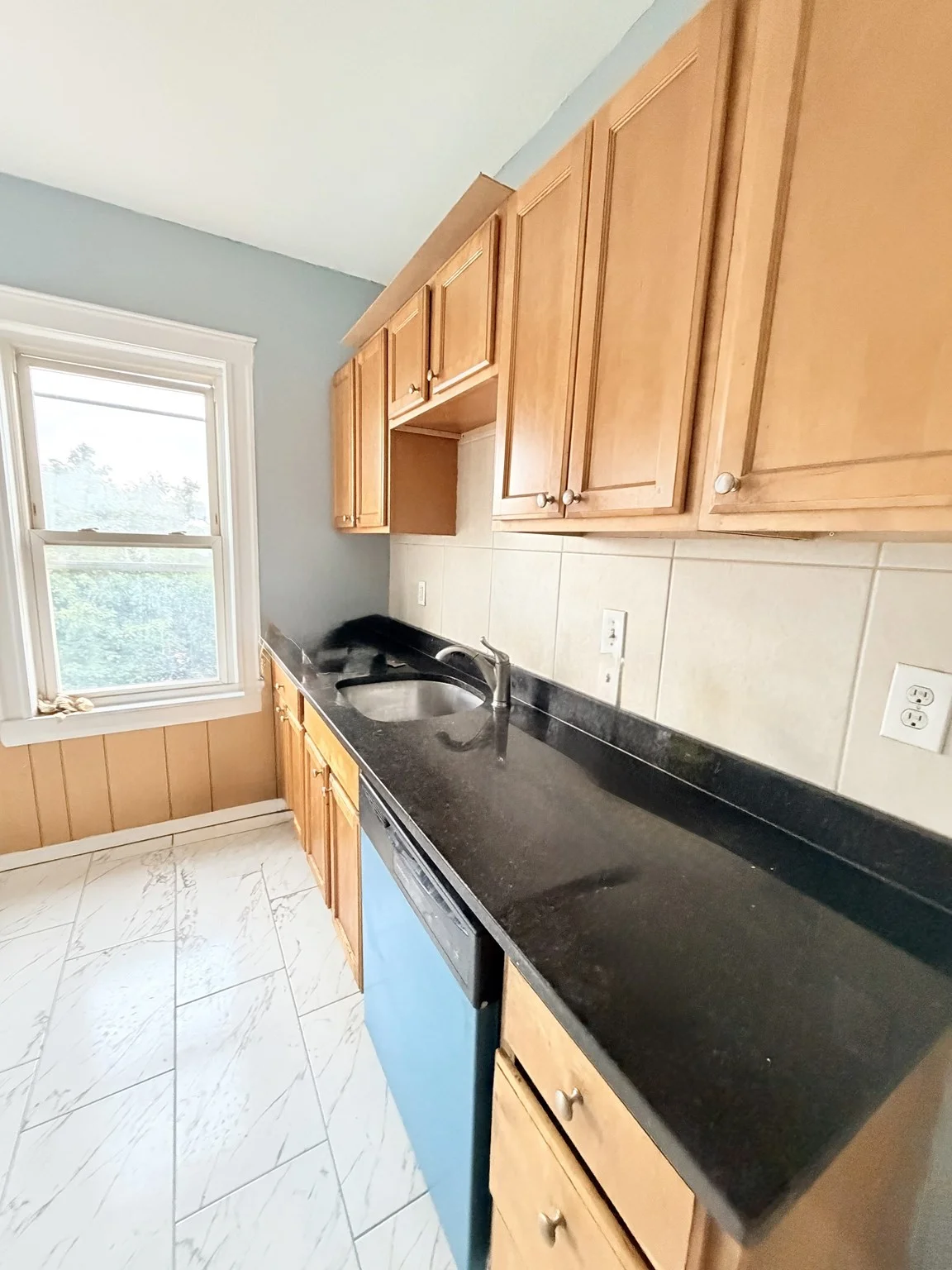 3 bed, 1 bath apartment for rent at 7 Crowell Unit 3, Dorchester — photo 2 of 9
