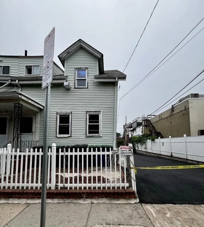 5 bed, 2 bath apartment for rent at 7 Cutter St, East Somerville — photo 2 of 6