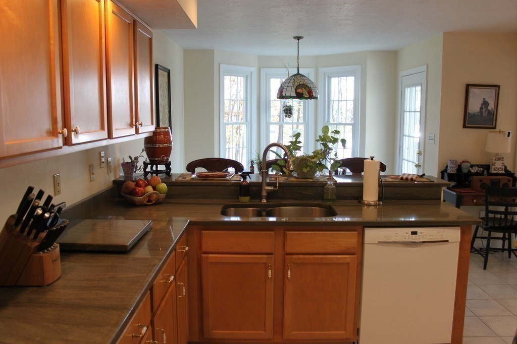 3 bed, 2 bath apartment for rent at 7 Deer Run Dr, Shrewsbury — photo 13 of 30