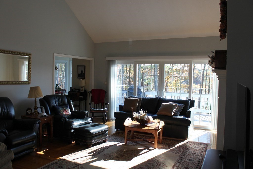 3 bed, 2 bath apartment for rent at 7 Deer Run Dr, Shrewsbury — photo 7 of 30