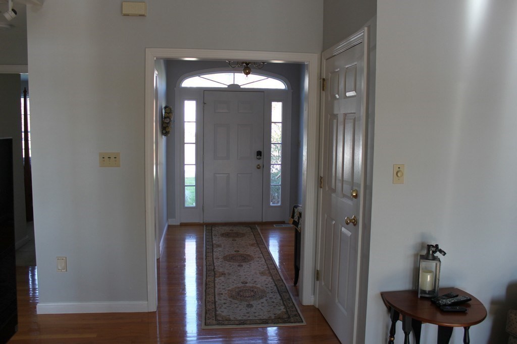 3 bed, 2 bath apartment for rent at 7 Deer Run Dr, Shrewsbury — photo 5 of 30