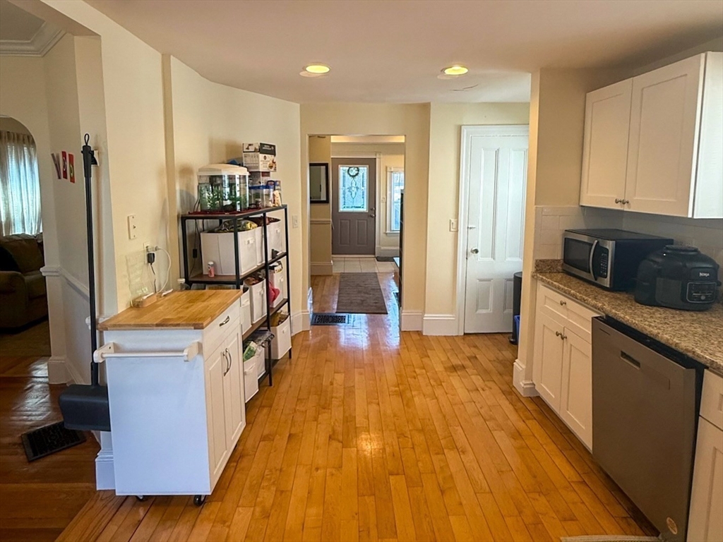 5 bed, 2 bath apartment for rent at 7 Dell St, East Somerville — photo 3 of 20