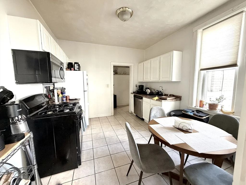 3 bed, 1 bath apartment for rent at 7 Devotion St Unit 1, Coolidge Corner — photo 8 of 14