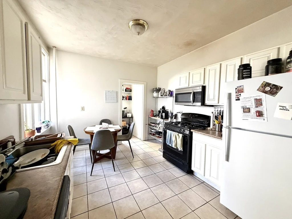 3 bed, 1 bath apartment for rent at 7 Devotion St Unit 1, Coolidge Corner — photo 7 of 14