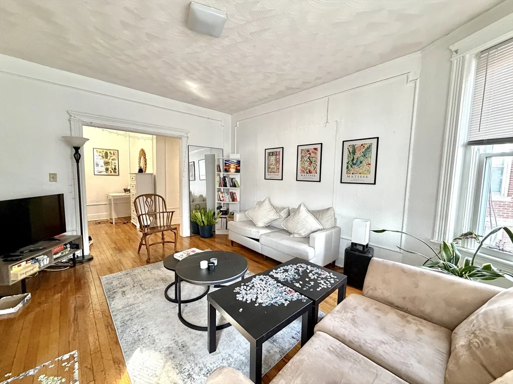 3 bed, 1 bath apartment for rent at 7 Devotion St Unit 1, Coolidge Corner — photo 4 of 14