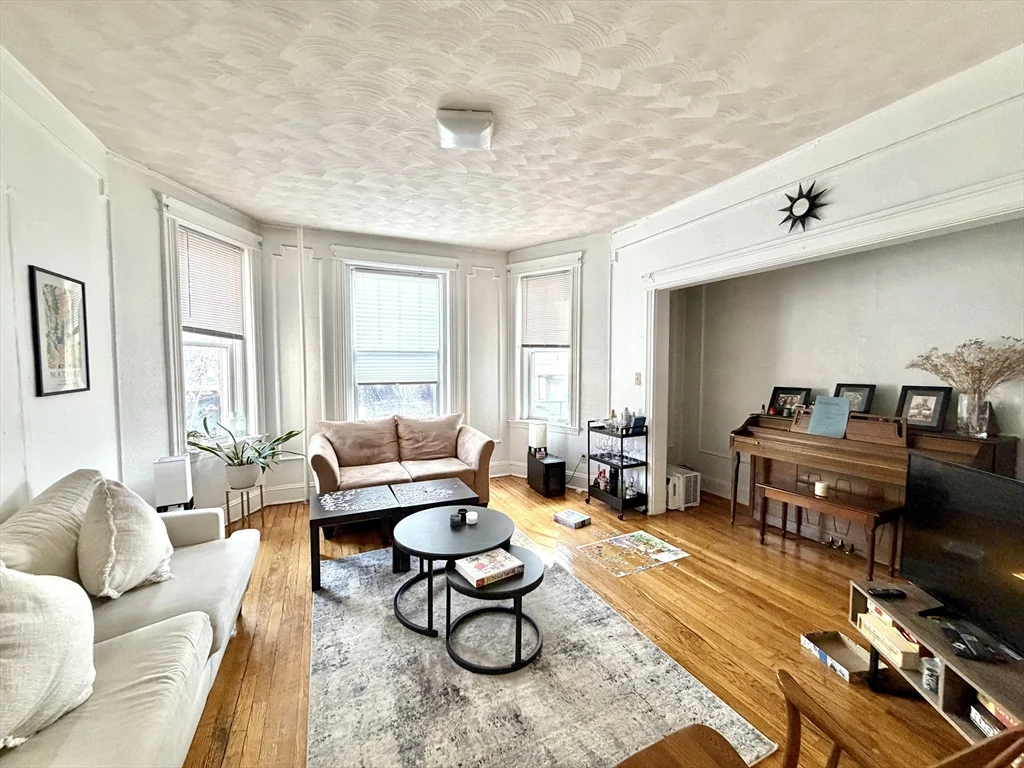 3 bed, 1 bath apartment for rent at 7 Devotion St Unit 1, Coolidge Corner — photo 3 of 14