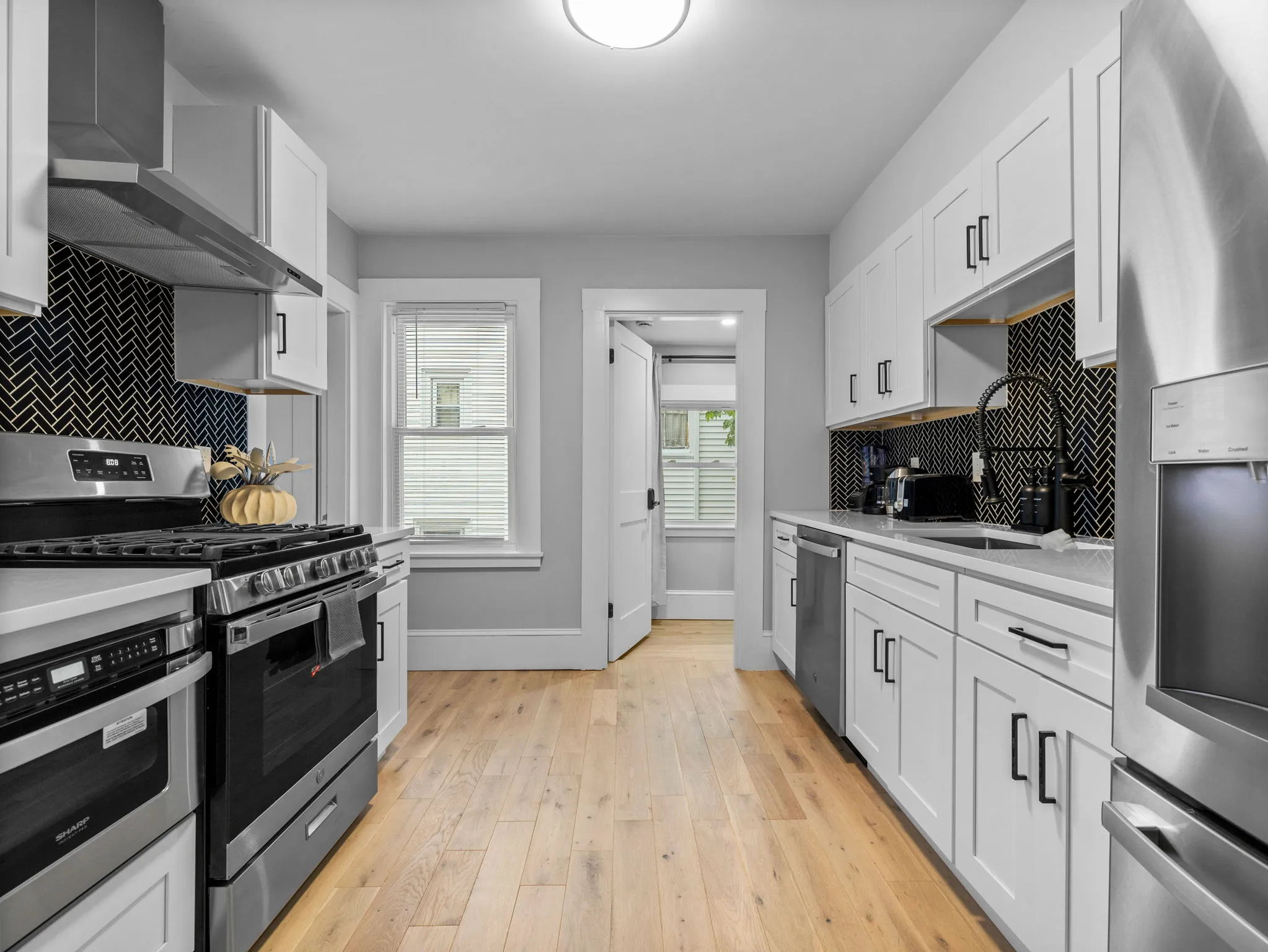 7 bed, 3 bath apartment for rent at 7 Dickinson St Unit 2, Ward Two — photo 1 of 30
