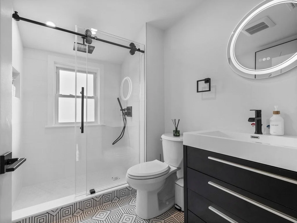 7 bed, 3 bath apartment for rent at 7 Dickson Unit 2, Teele Square — photo 10 of 17