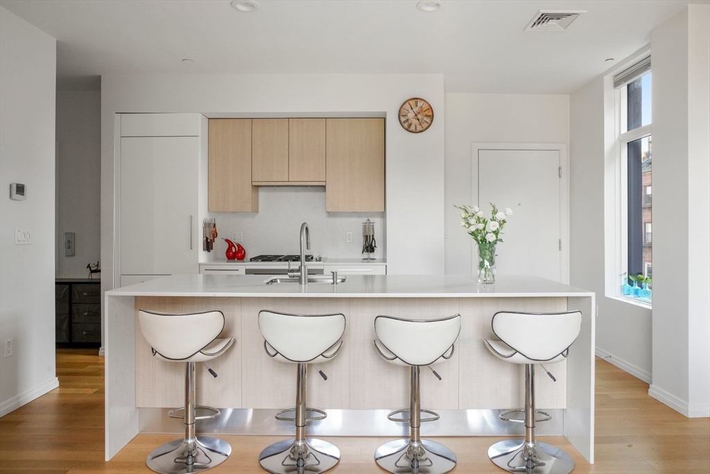 2 bed, 2 bath apartment for rent at 7 E Springfield Unit 4A, South End — photo 2 of 17