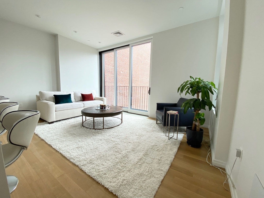 2 bed, 2 bath apartment for rent at 7 E Springfield Unit 4A, South End — photo 5 of 17
