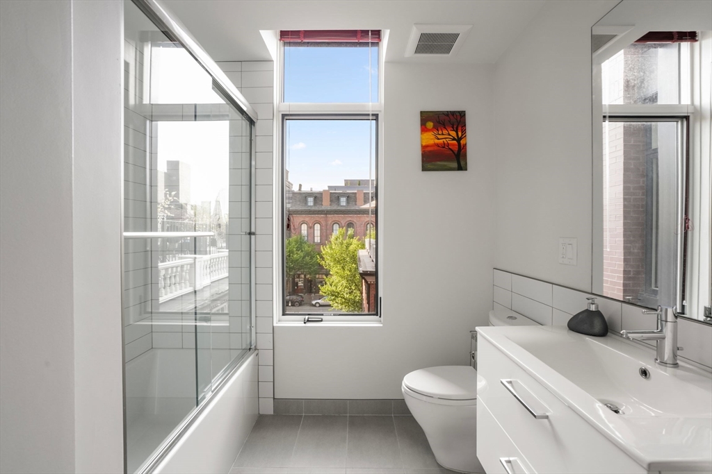2 bed, 2 bath apartment for rent at 7 E Springfield Unit 4A, South End — photo 13 of 17