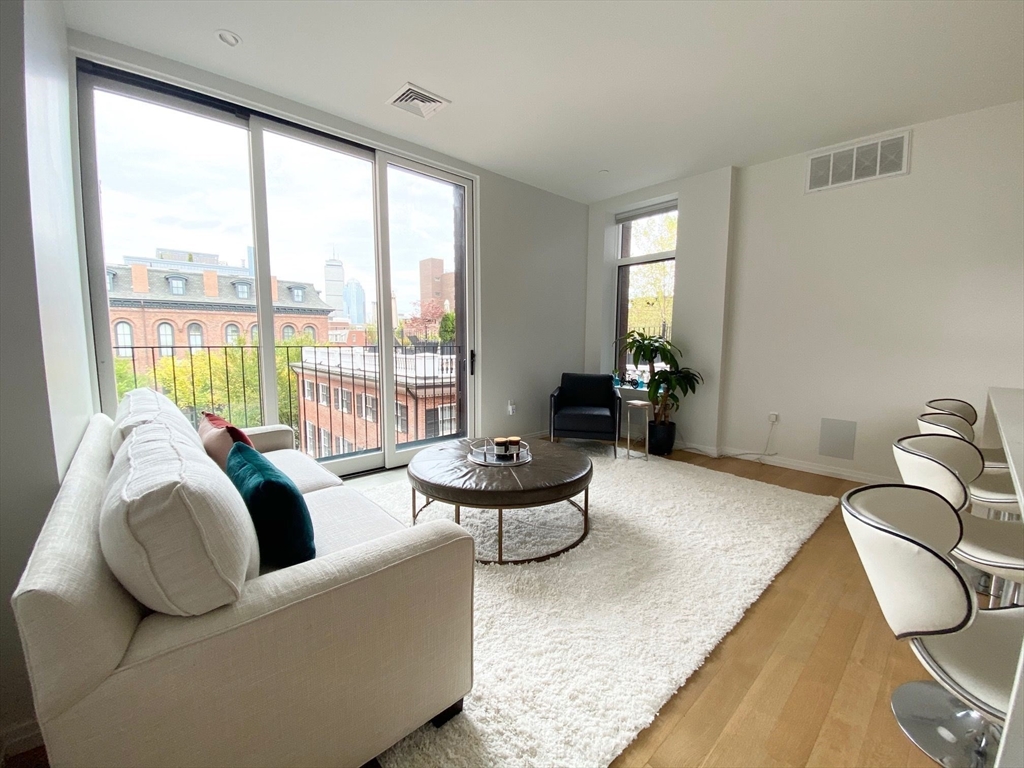 2 bed, 2 bath apartment for rent at 7 E Springfield Unit 4A, South End — photo 4 of 17