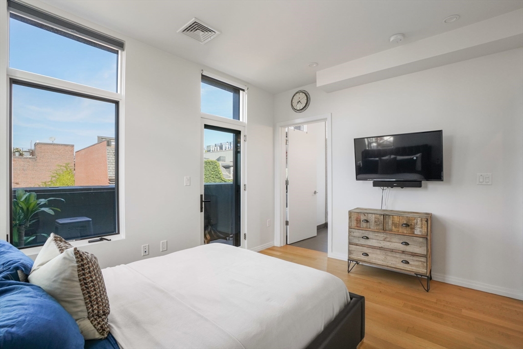 2 bed, 2 bath apartment for rent at 7 E Springfield Unit 4A, South End — photo 8 of 17