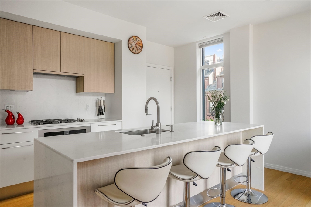 2 bed, 2 bath apartment for rent at 7 E Springfield Unit 4A, South End — photo 1 of 17