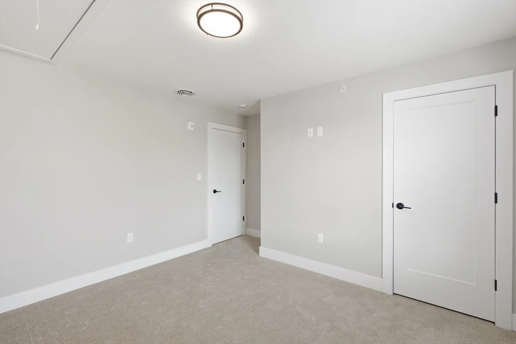 3 bed, 2 bath apartment for rent at 7 Elise Ave Unit -, Londonderry — photo 23 of 41