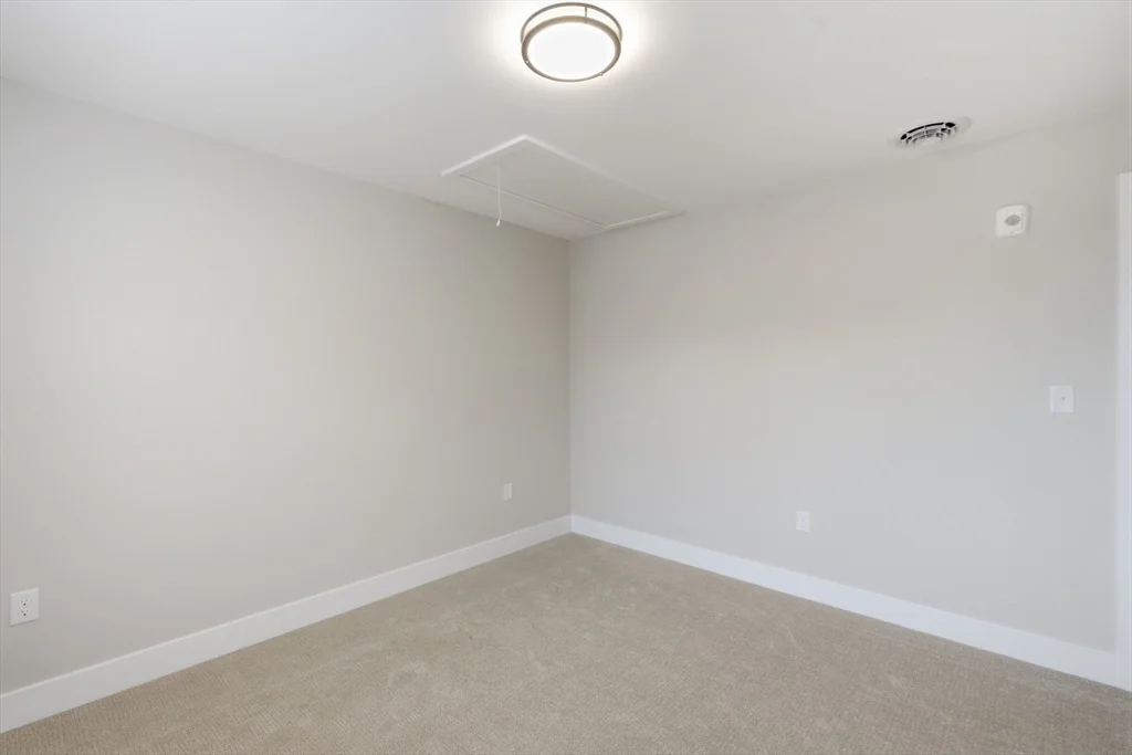 3 bed, 2 bath apartment for rent at 7 Elise Ave Unit -, Londonderry — photo 22 of 41