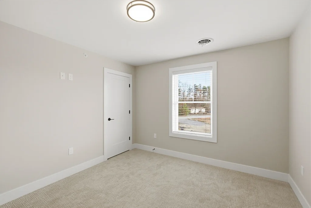 3 bed, 2 bath apartment for rent at 7 Elise Ave Unit -, Londonderry — photo 24 of 41