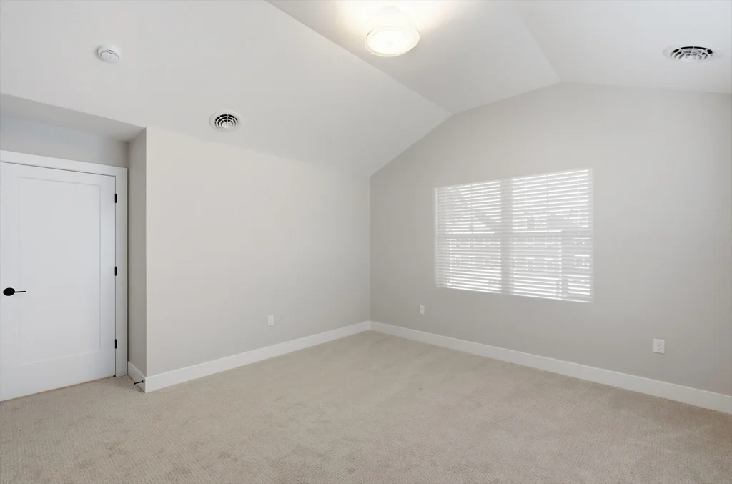 3 bed, 2 bath apartment for rent at 7 Elise Ave Unit -, Londonderry — photo 27 of 41