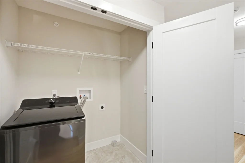 3 bed, 2 bath apartment for rent at 7 Elise Ave Unit -, Londonderry — photo 16 of 41