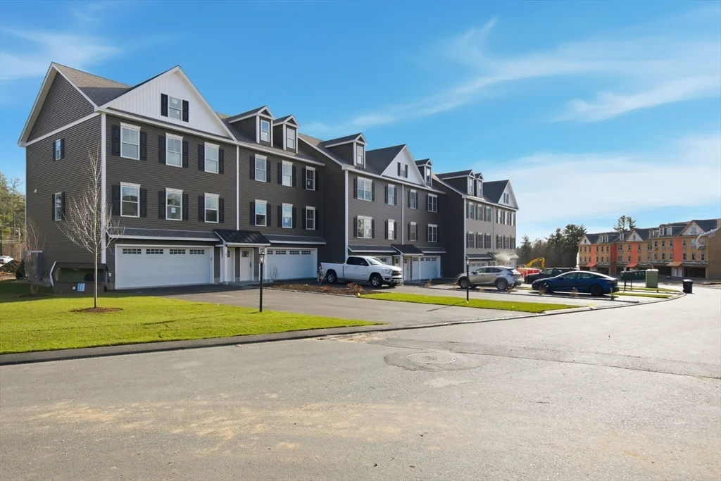 3 bed, 2 bath apartment for rent at 7 Elise Ave Unit -, Londonderry — photo 2 of 41