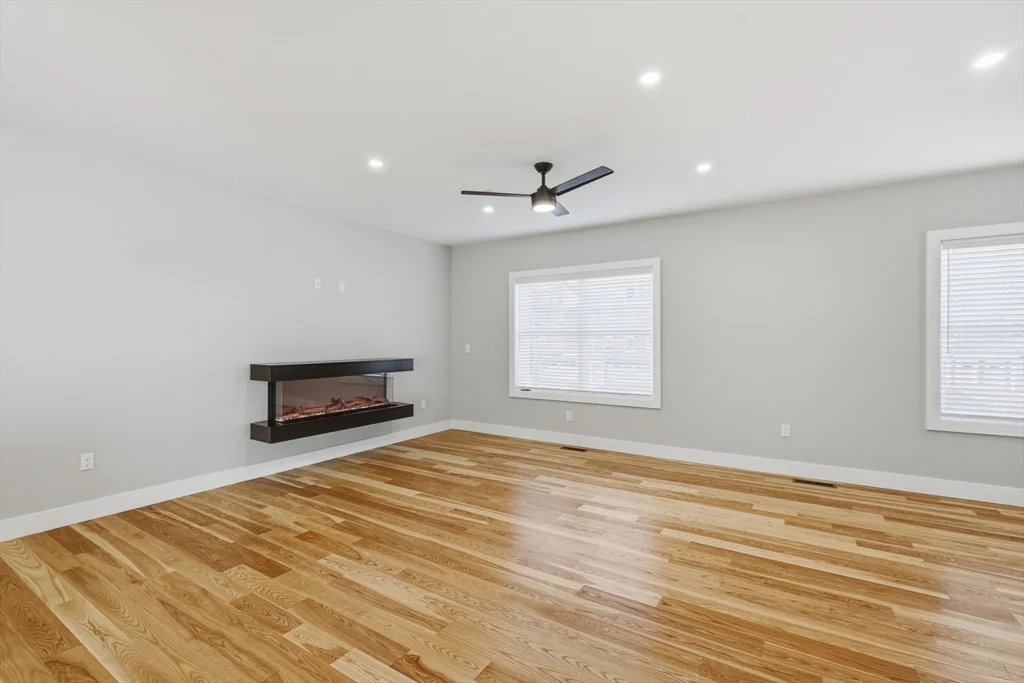 3 bed, 2 bath apartment for rent at 7 Elise Ave Unit -, Londonderry — photo 13 of 41