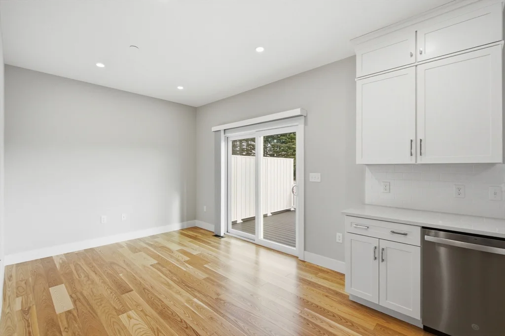 3 bed, 2 bath apartment for rent at 7 Elise Ave Unit -, Londonderry — photo 8 of 41